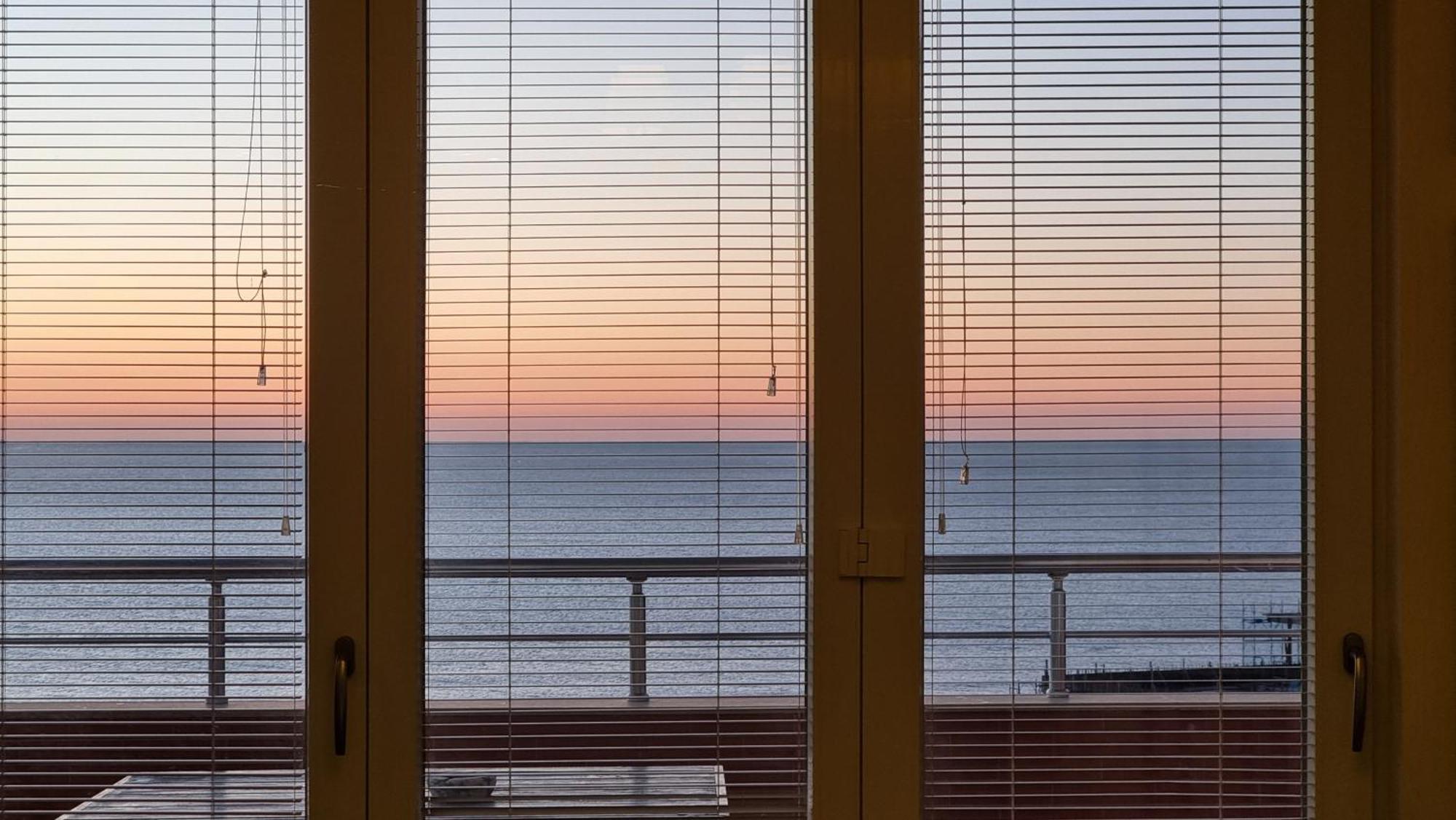 Sunset Seaview Apartment Durrës Buitenkant foto